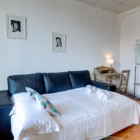 Upstays - Charming Apartment - City Center - Wifi - Ac