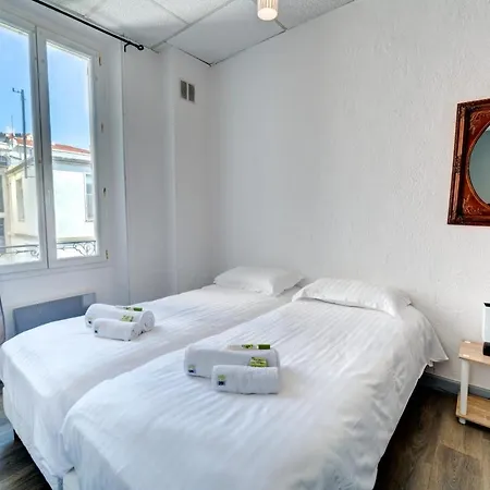 Apartment Upstays - Charming Apartment - City Center - Wifi - Ac
