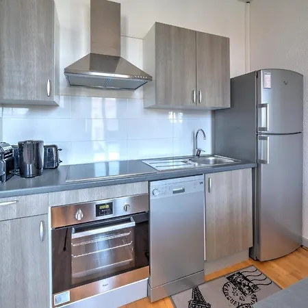 Apartment Upstays - Charming Apartment - City Center - Wifi - Ac *